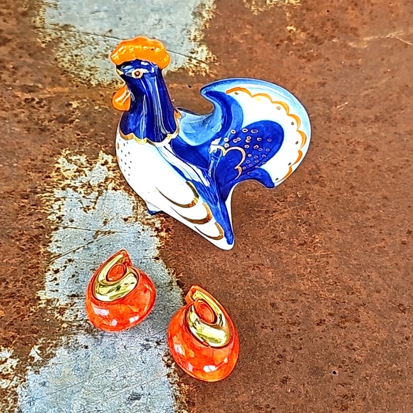 VTG Clip-on Earrings - Picture 2 of 13